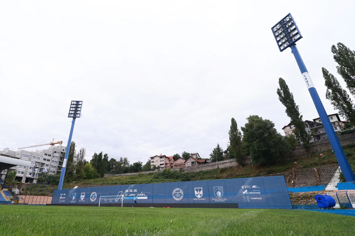 Platno ispred južne tribine/Foto: 