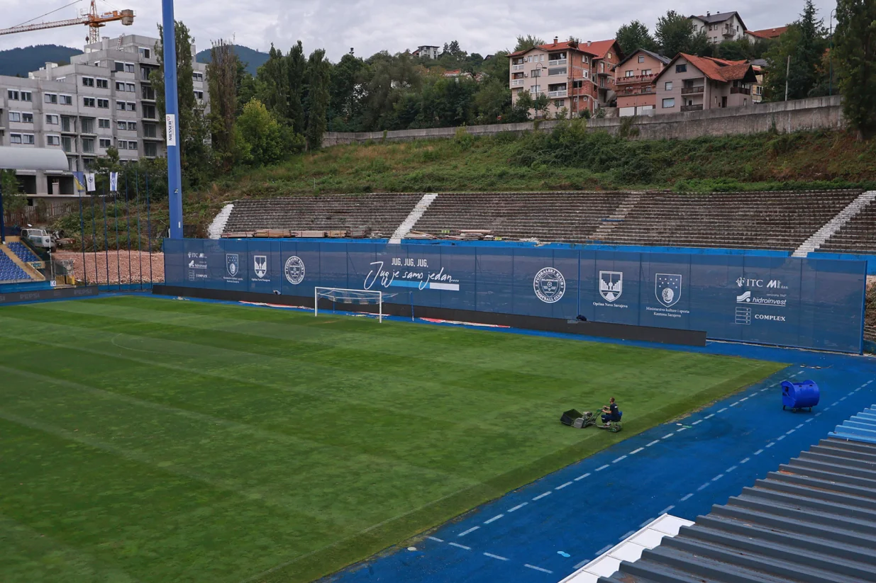 Platno ispred južne tribine/Foto: 