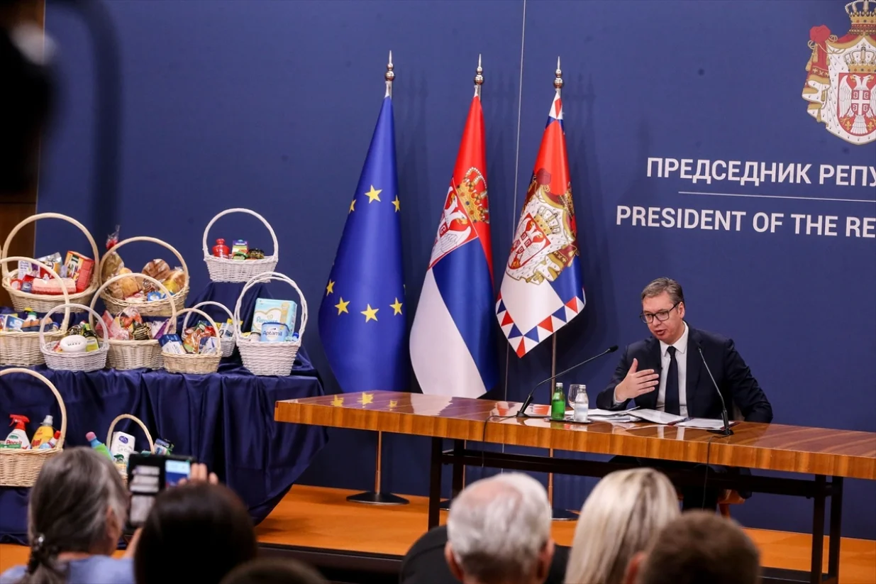 Aleksandar Vučić predstavio nove ekonomske mjere, tu su i korpe s hranom/Filip Stevanović