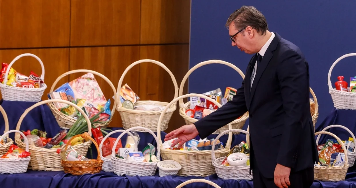 Aleksandar Vučić predstavio nove ekonomske mjere, tu su i korpe s hranom/Filip Stevanović