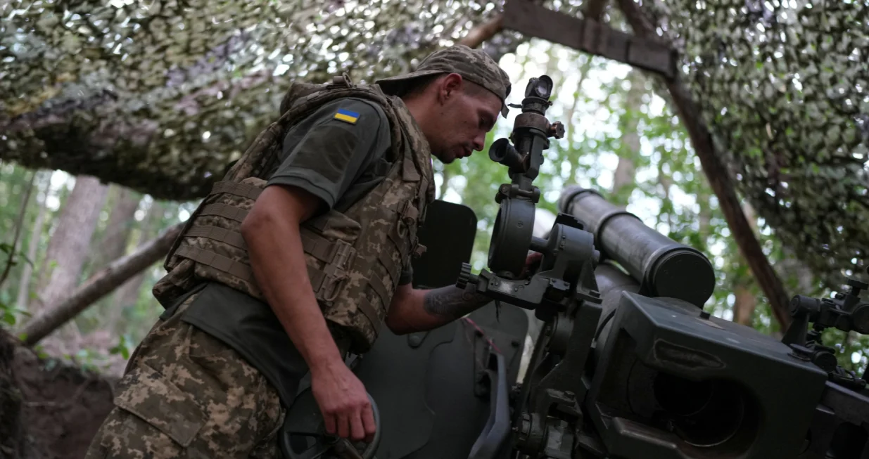 A Ukrainian serviceman takes part in a military exercise at a training ground before deployment for a combat mission, amid Russia's attack on Ukraine, in Kharkiv region, Ukraine July 25, 2025. REUTERS/Inna Varenytsia/Inna Varenytsia