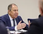 Ruski ministar vanjskih poslova Sergej Lavrov izjavio je u ponedjeljak da Д‡e se novi sastanak Rusije i Sjedinjenih AmeriДЌkih DrЕѕava (SAD) odrЕѕati kasnije ove sedmice, izrazivЕЎi spremnost Moskve na razgovore.GovoreД‡i na konferenciji za novinare sa turskim kolegom Hakanom Fidanom u Ankari, Lavrov je rekao da su opseЕѕni pregovori Rusije i SAD-a zakazani za ovu sedmicu kako bi se rijeЕЎile prepreke u radu diplomatskih misija.Lavrov je takoД'e rekao da je obavijestio Fidana o rezultatima proЕЎlosedmiДЌnih razgovora sa SAD-om u Saudijskoj Arabiji. (Arda KГјГ§Гјkkaya - Anadolu Agency)/