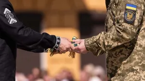 KIJEV, UKRAJINA - 24. AUGUST 2025: Ukrajina danas obiljeЕѕava 34. Dan nezavisnosti, a centralna ceremonija odrЕѕana je na Sofijinom trgu u glavnom gradu Kijevu.Ukrajinski predsjednik Volodimir Zelenski i kanadski premijer Mark Carney obratili su se okupljenima tokom ceremonije.Zelenski je takoД'er uruДЌio drЕѕavna priznanja pripadnicima ukrajinskih oruЕѕanih snaga i porodicama vojnika koji su izgubili Еѕivote u ratu.Dan nezavisnosti Ukrajine obiljeЕѕava se 24. augusta na datum kada je 1991. godine Vrhovni sovjet Ukrajinske Sovjetske SocijalistiДЌke Republike usvojio Deklaraciju o nezavisnosti zemlje. (Ukrainian Presidency/Handout - Anadolu Agency)/