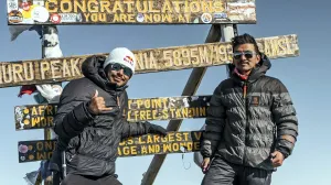 Nirmal Purja (lijevo) na jednom od vrhova/Nirmal Purja