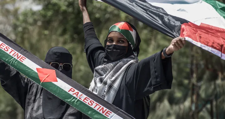 NAIROBI, KENIJA – 24. AUGUST 2025.Motocikli i bicikli paradirali s palestinskim zastavama tokom skupa u znak solidarnosti s Gazom, u Nairobiju u Keniji. (Gerald Anderson - Anadolu Agency)/