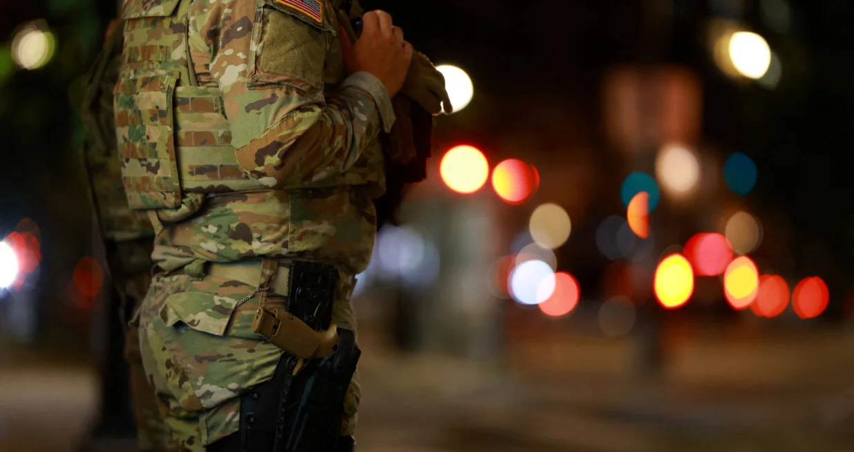 A member of the Ohio National Guard wears his sidearm while patrolling in the Logan Circle neighborhood, weeks after U.S. President Donald Trump ordered National Guard and law enforcement to patrol the nation's capital to assist in crime prevention, in Washington, D.C., U.S., August 24, 2025. REUTERS/Jose Luis Gonzalez/Jose Luis Gonzalez