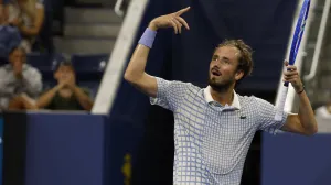 Aug 24, 2025; Flushing, NY, USA; Daniil Medvedev gestures after winning a point against Benjamin Bonzi (FRA)(not pictured) on day one of the 2025 US Open at USTA Billie Jean King National Tennis Center. Mandatory Credit: Geoff Burke-Imagn Images/Foto: Geoff Burke