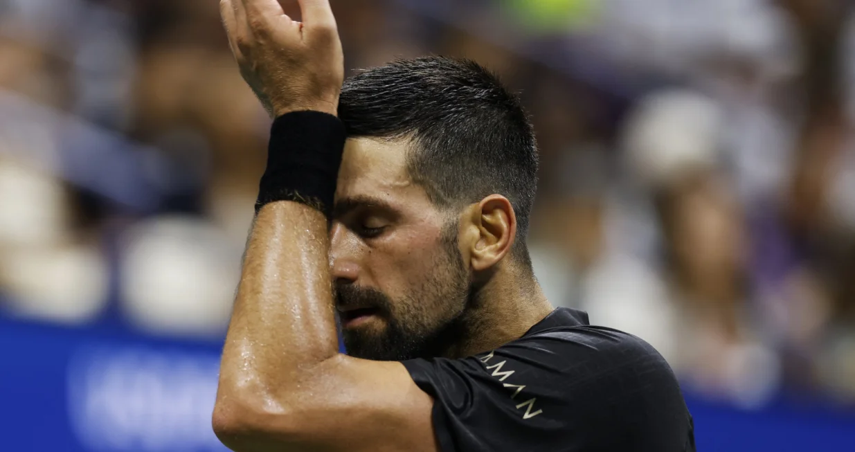 Tennis - U.S. Open - Flushing Meadows, New York, United States - August 24, 2025 Serbia's Novak Djokovic reacts during his first round match against Learner Tien of the U.S. REUTERS/Eduardo Munoz/Foto: Eduardo Munoz