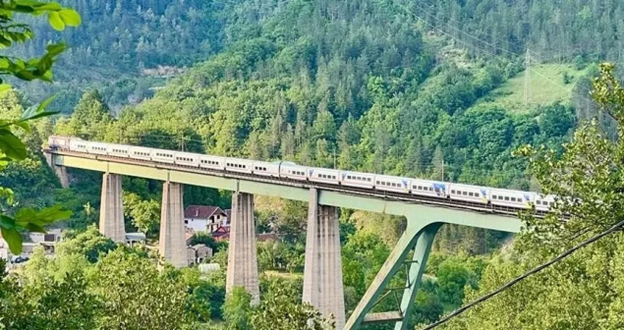 željeznička pruga, voz, sarajevo, ploče, putovanje/