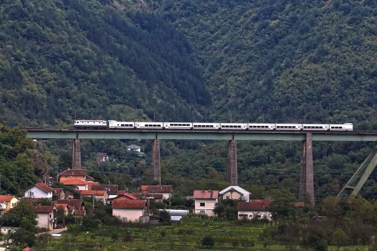 željeznička pruga, voz, sarajevo, ploče, putovanje/