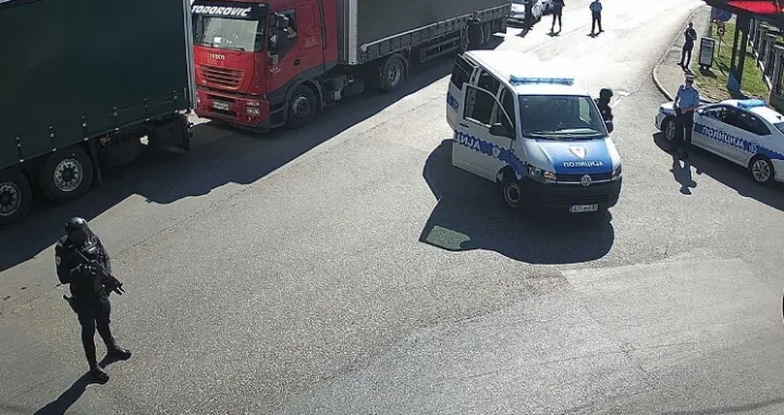 Policajci sa dugim cijevima/AMS RS//