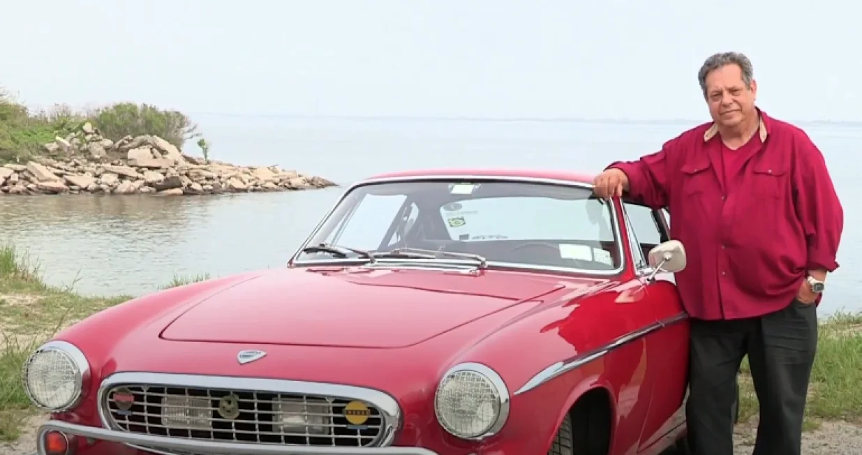 Profesor koji je vozio do Mjeseca i nazad: njegov Volvo P1800 prešao 5,1 milion kilometara i ušao u legendu/Screenshot