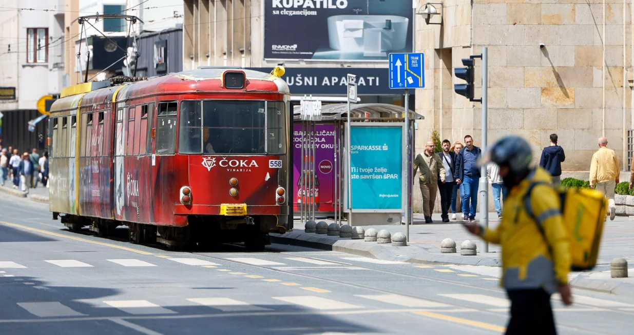 Javni prevoz ilustracije/Damir Deljo