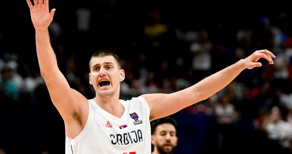epa10178174 Nikola Jokic of Serbia reacts during the FIBA EuroBasket 2022 round of 16 match between Serbia and Italy at EuroBasket Arena in Berlin, Germany, 11 September 2022. EPA/FILIP SINGER/Foto: Filip Singer