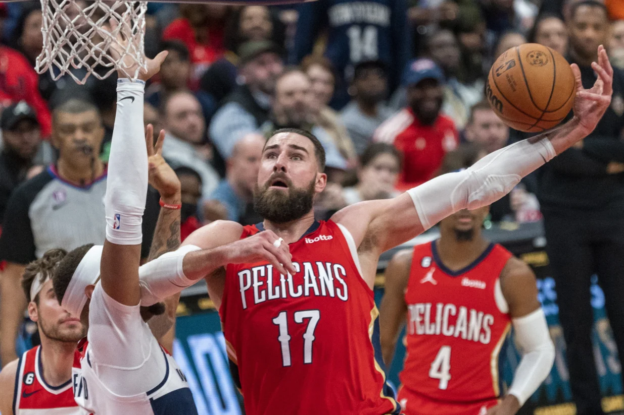 epa10397417 New Orleans Pelicans center Jonas Valanciunas in action during the first half of the NBA basketball game between the New Orleans Pelicans and the Washington Wizards at the Capital One Arena in Washington, DC, USA, 09 January 2023. EPA/SHAWN THEW SHUTTERSTOCK OUT/Foto: Shawn Thew