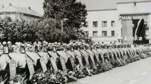 26. augusta 1990. godine, dogodila se najveća rudarska nesreća u historiji tadašnje SFRJ i jedna od najvećih na Balkanu. U rudniku Kreka kod Tuzle, u jami Dobrnja-Jug, život je izgubilo 180 rudara – gotovo čitava smjena – dok je samo jedan radnik uspio preživjeti tragediju/