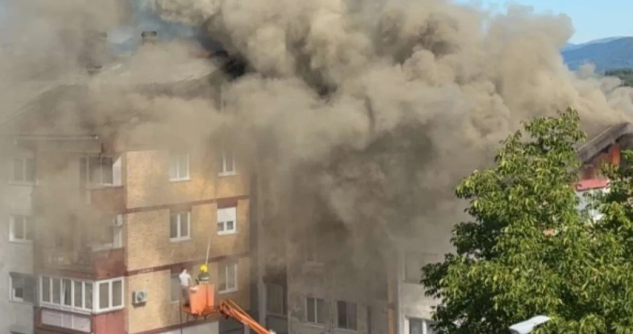 Vlasenica, gori zgrada, vatrogasci/Facebook