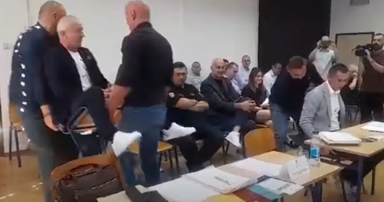 skupština grada, doboj, odbornici, izbačeni, sjednica, stefan gavrić, Miroslav Borojević/Screenshot