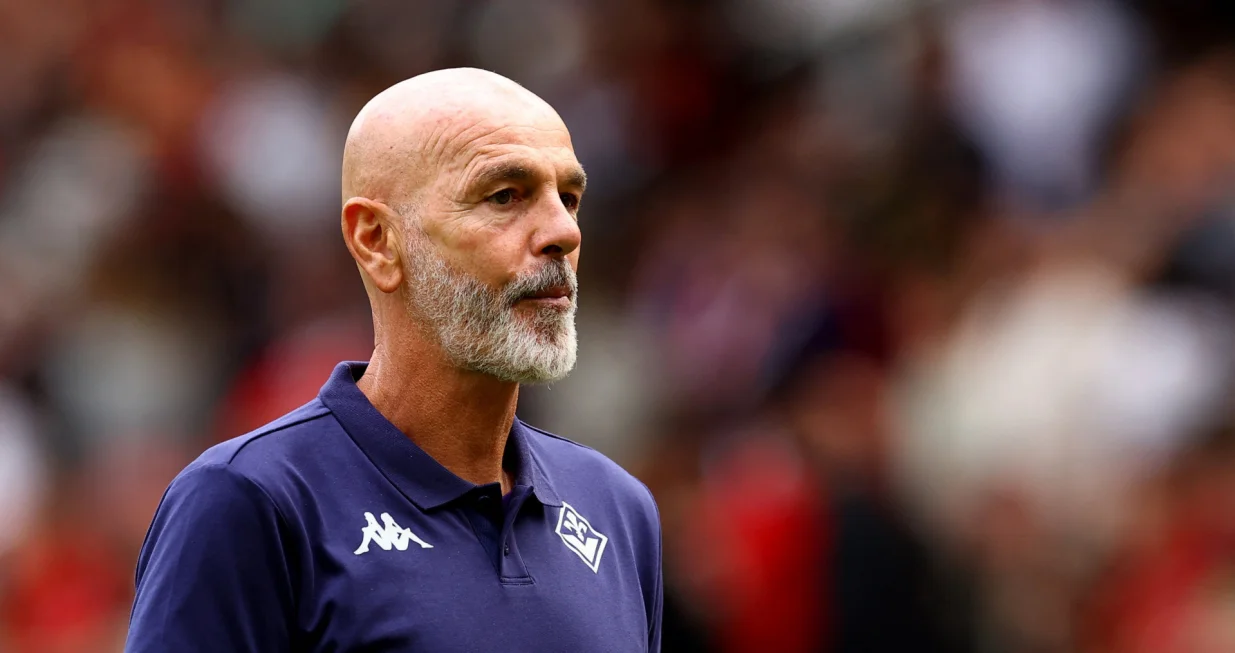 Soccer Football - Friendly - Manchester United v Fiorentina - Old Trafford, Manchester, Britain - August 9, 2025 Fiorentina coach Stefano Pioli before the match Action Images via Reuters/Andrew Boyers/Foto: Andrew Boyers