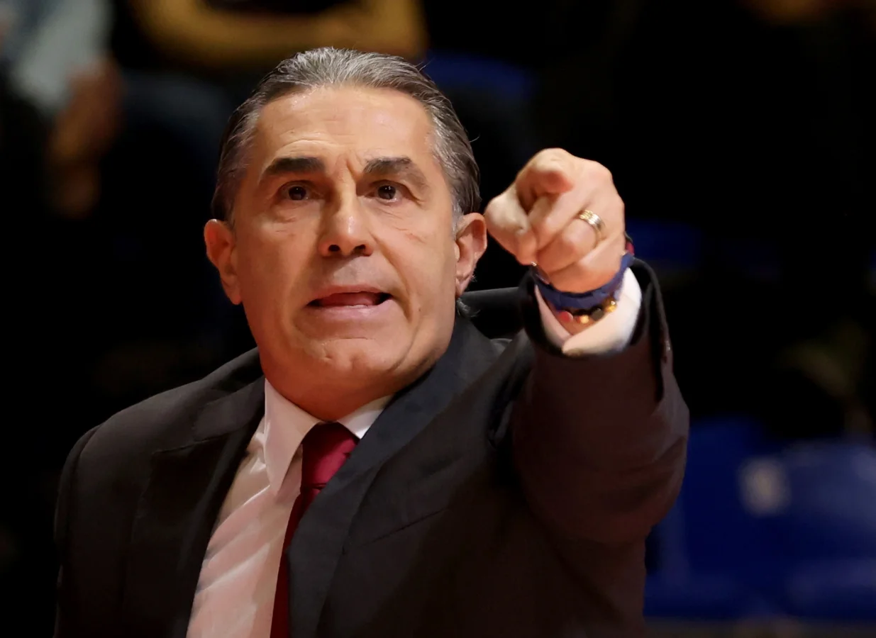 epa10344709 Virtus' head coach Sergio Scariolo reacts during the Euroleague basketball match between Red Star Belgrade and Virtus Segafredo Bologna in Belgrade, Serbia, 02 December 2022. EPA/ANDREJ CUKIC/Foto: Andrej Cukic