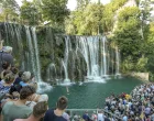 Jajce, BiH - 09. august 2025: Najbolji skakaДЌi iz regije okupili su se u nedjelju na jednom od najljepЕЎih prirodnih bogatstava Bosne i Hercegovine, vodopadu Plive u centru Jajca na jubilarnim 10. meД'unarodnim skokovima s vodopada.SkakaДЌi su se takmiДЌili u tradicionalnom skakaДЌkom stilu - lasta.PrestiЕѕna sportsko-turistiДЌka manifestacija svake godine okuplja hiljade posjetitelja iz Bosne i Hercegovine i inostranstva, istiДЌuД‡i izuzetno prirodno i kulturno bogatstvo gradiД‡a u srediЕЎnjoj Bosni. (SamД±r JordamovД±c - Anadolu Agency)/