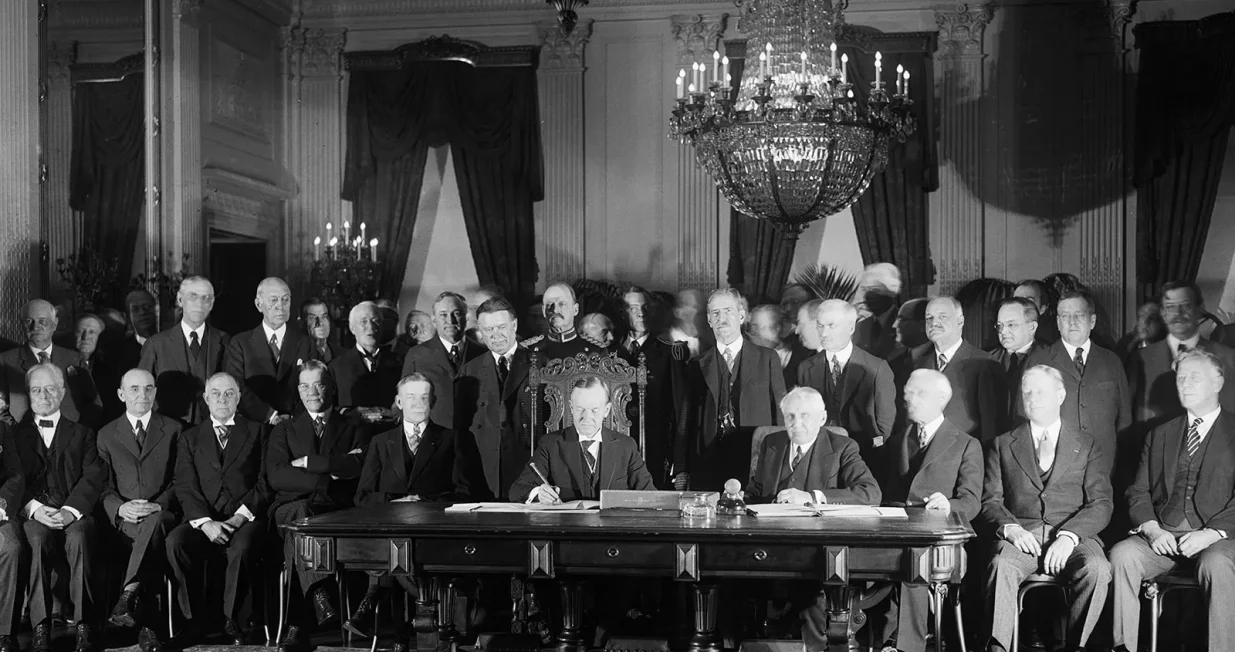 Na današnji dan, 27. augusta 1928. godine, u Parizu je potpisan Kellogg-Briandov pakt, poznat i kao Pakt o odricanju od rata/