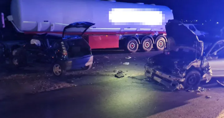 sudar na magistralnom putu Banja Luka - Prijedor u mjestu Donji Orlovci, 2 vozila i parkirana cisterna/Pvj Prijedor