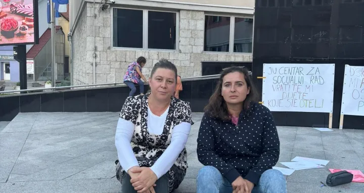 Glas žene je uz Amelu/