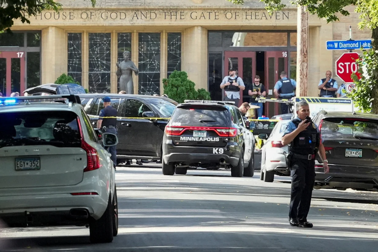 Law enforcement officers gather outside Annunciation Church following a mass shooting event, in Minneapolis, Minnesota, U.S., August 27, 2025. REUTERS/Tim Evans/Tim Evans