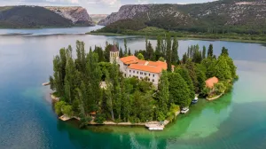 Otok Visovac u Hrvatskoj//