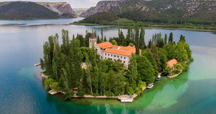 Otok Visovac u Hrvatskoj//