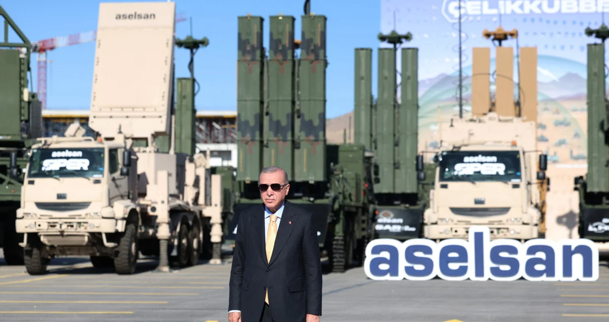 Turkish President Tayyip Erdogan poses with Hisar medium air defense surface-to-air missile system and Siper high to medium air defense surface-to-air missile system,during a ceremony at Aselsan Golbasi Campus in Ankara, Turkey, August 27, 2025. Murat Kula/Presidential Press Office/Handout via REUTERS ATTENTION EDITORS - THIS PICTURE WAS PROVIDED BY A THIRD PARTY. NO RESALES. NO ARCHIVES./Murat Kula/presidential Press Of
