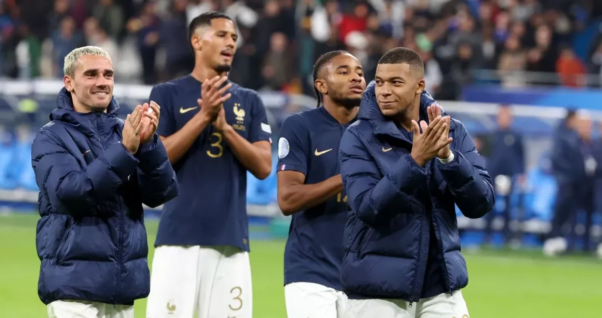 Antoine GriezmannWilliam SalibaKylian MbappeChristopher Nkunku/Foto: 