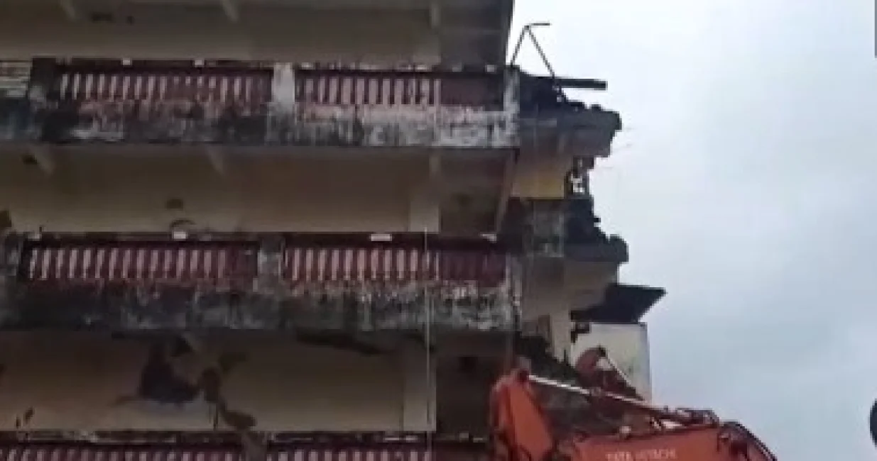 Urušila se zgrada/Printscreen/X.com//