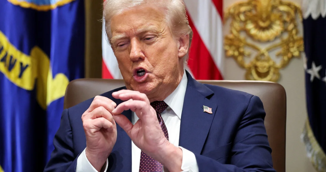 U.S. President Donald Trump gestures during a cabinet meeting at the White House in Washington, D.C., U.S., August 26, 2025. REUTERS/Jonathan Ernst/Jonathan Ernst