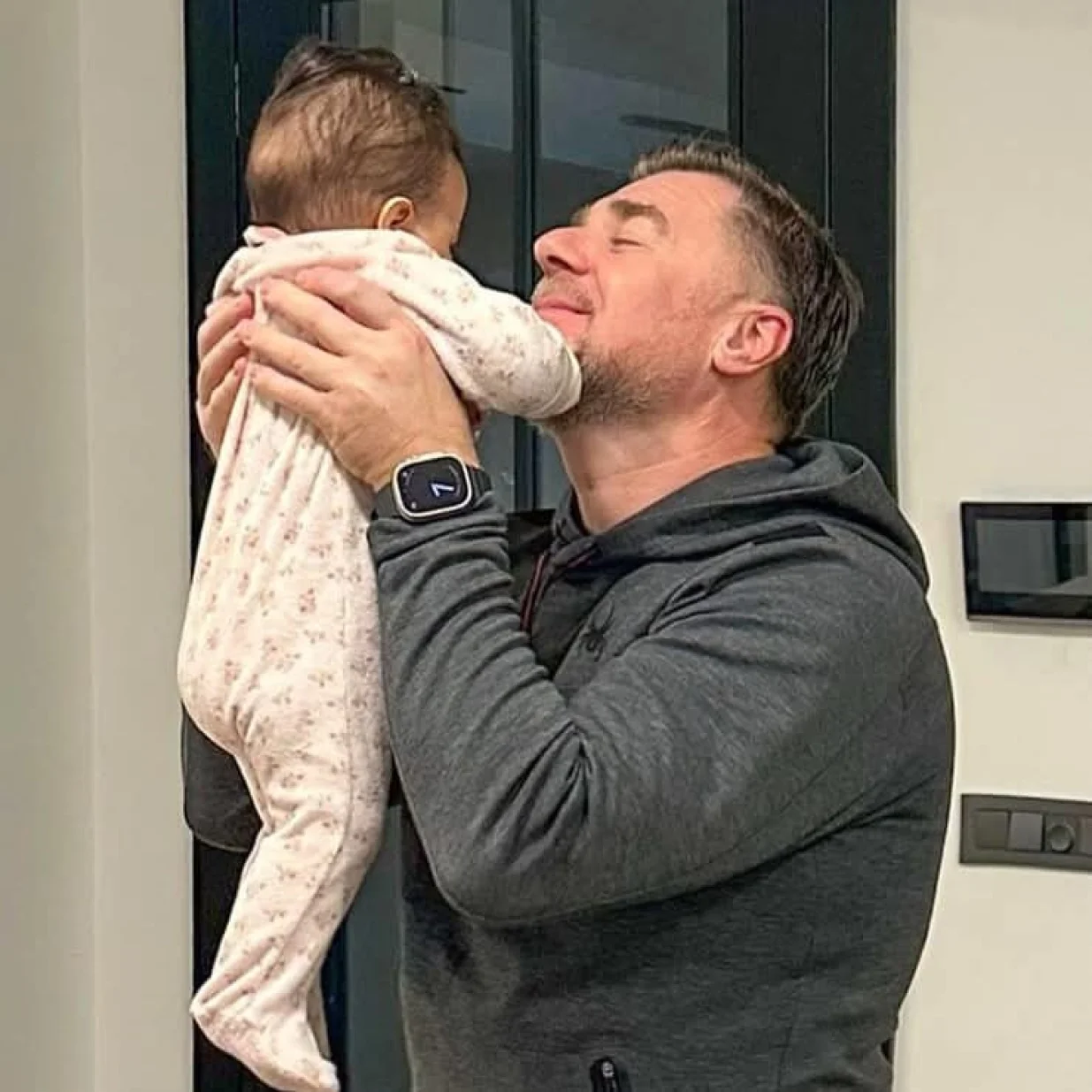 Jaro, borac, fotograf, dijasporac, deda/