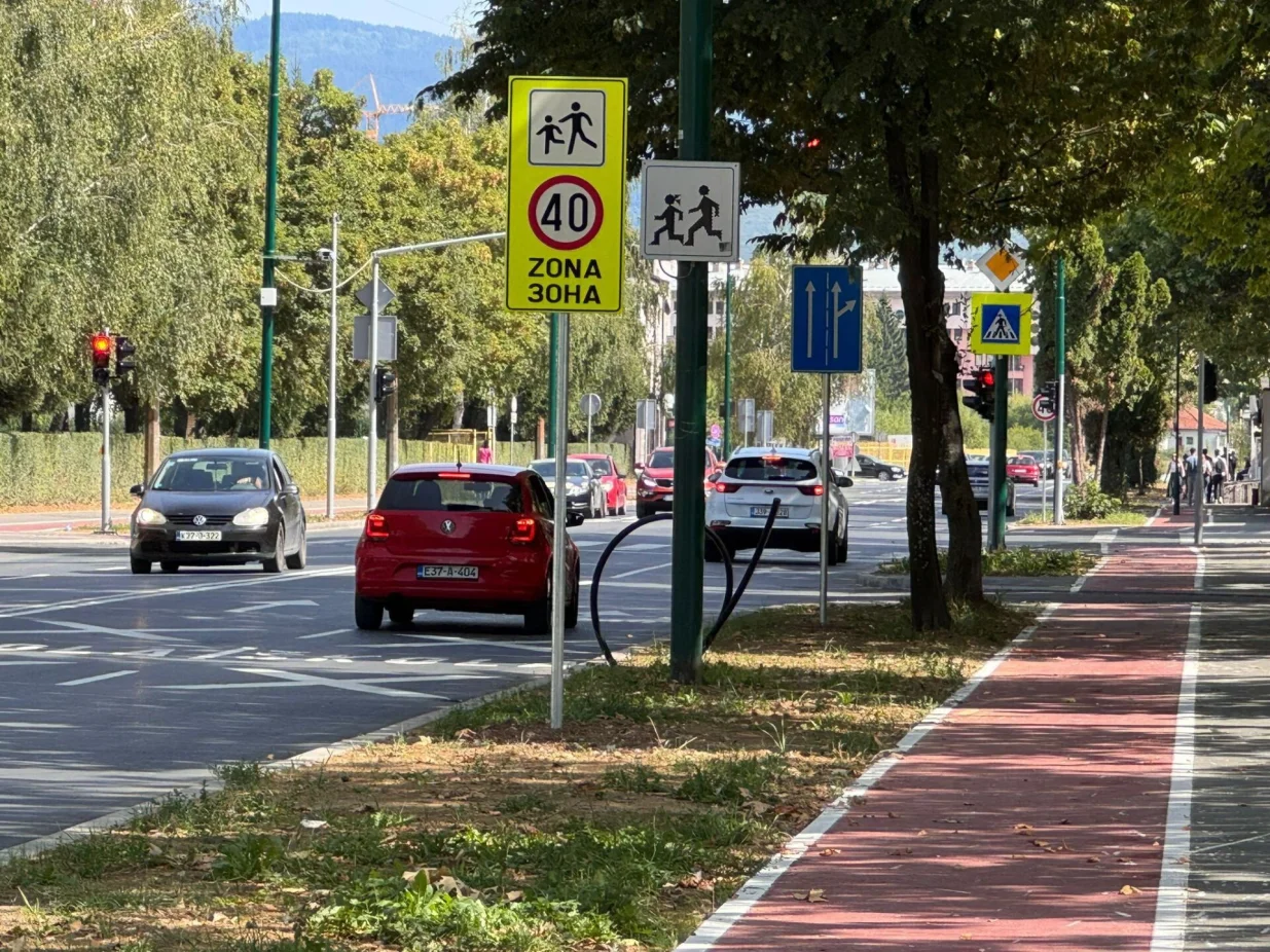 Obnovljena saobraćajnica na Dobrinji//