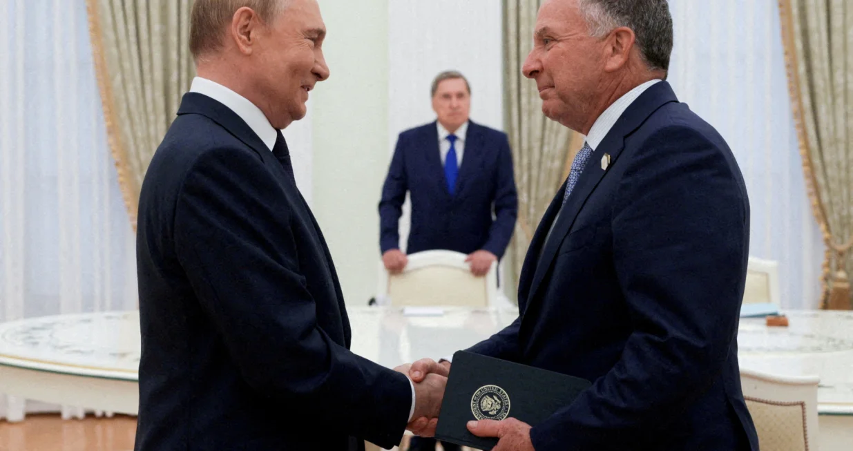 FILE PHOTO: Russian President Vladimir Putin welcomes U.S. President Donald Trump's envoy Steve Witkoff during a meeting in Moscow, Russia August 6, 2025. Sputnik/Gavriil Grigorov/Pool via REUTERS ATTENTION EDITORS - THIS IMAGE WAS PROVIDED BY A THIRD PARTY/File Photo/Gavriil Grigorov