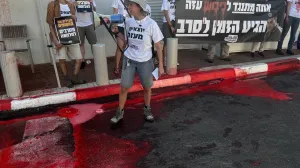 Crvena boja ispred kuće šefa IDF-a: Aktivisti uhapšeni nakon dramatičnog protesta protiv okupacije Gaze/