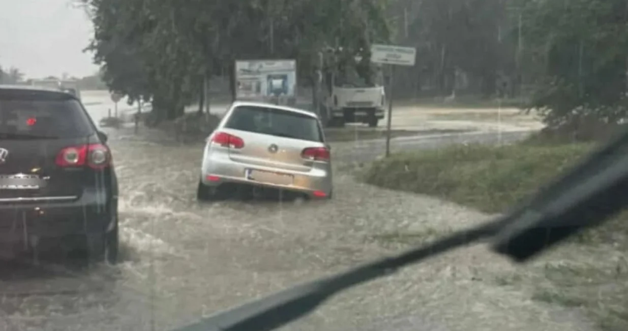 Automobil završio u kanalu/Bljesak.info