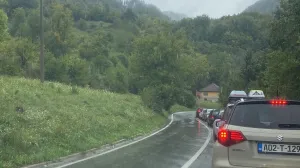 Duge kolone vozila zbog nesreće na magistralnom putu M-19/Viber/Viber