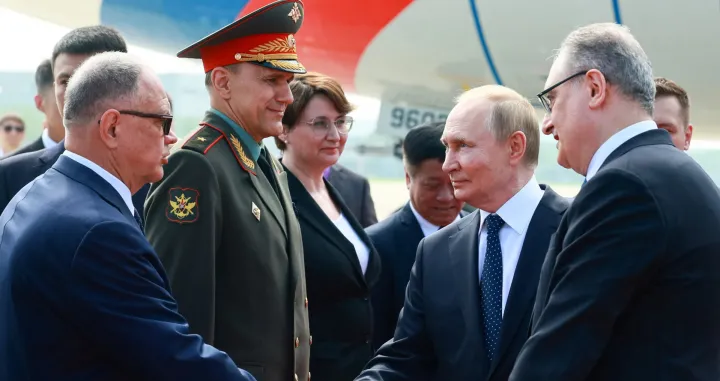 Russian President Vladimir Putin shakes hands with officials during a welcoming ceremony at an airport upon his arrival for the Shanghai Cooperation Organisation (SCO) summit in Tianjin, China August 31, 2025. Sputnik/Vladimir Smirnov/Pool via REUTERS ATTENTION EDITORS - THIS IMAGE WAS PROVIDED BY A THIRD PARTY./Vladimir Smirnov