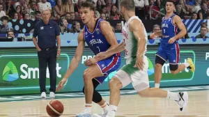 Basketball - FIBA EuroBasket 2025 - Group Phase - Portugal v Serbia - Xiaomi Arena, Riga, Latvia - August 29, 2025 Serbia's Bogdan Bogdanovic in action with Portugal's Diogo Gameiro REUTERS/Ints Kalnins/Foto: Ints Kalnins
