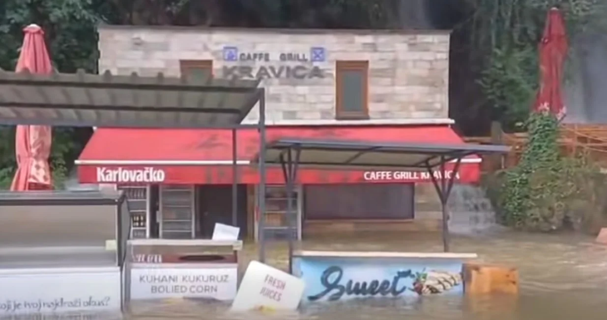 Vasnici ugostiteljskih objekata pokušavaju sanirati štetu koju je izazvalo nevrijeme/Screenshot/Screenshot