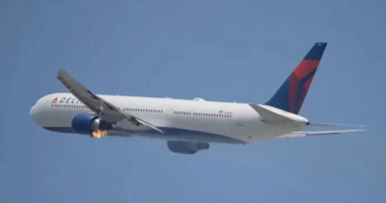 Boeing 767 motor se zapalio prilikom polijetanja/Screenshot