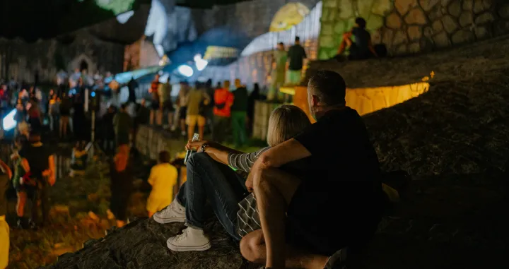 Performans "Dreaming for a Future with Bogdanović", Partizansko groblje Mostar, Partiza/Antonio Radić