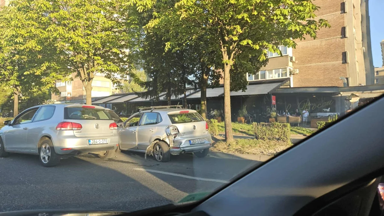 Saobraćajna nesreća na Čengić Vili: sudar tri automobila/Lejla Sofradžija
