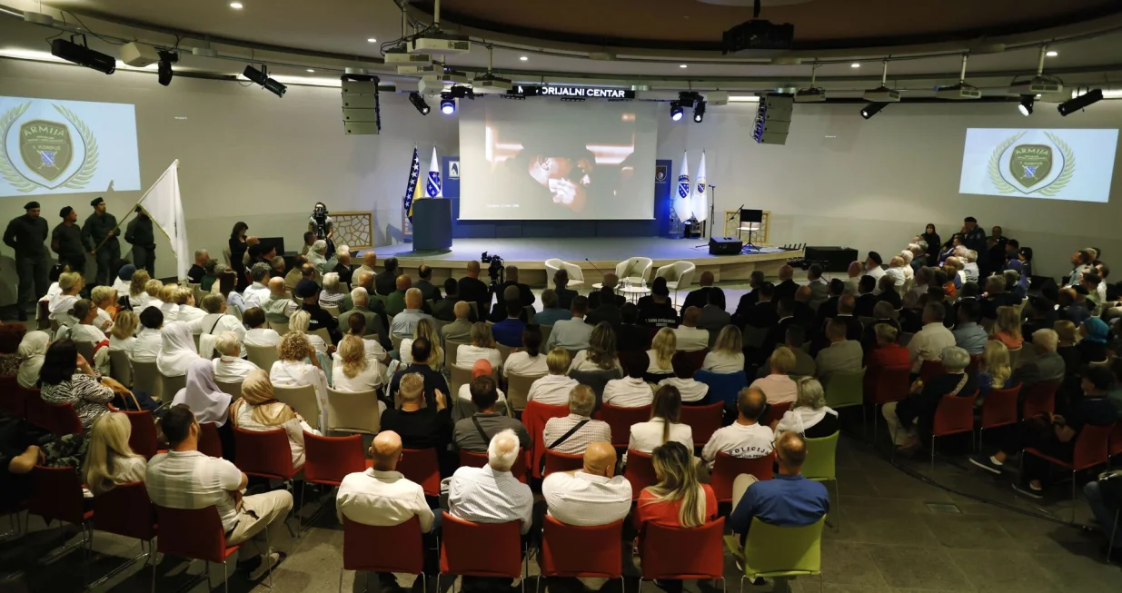 SARAJEVO, 1. septembra (FENA) - Akademija povodom 33. godišnjice formiranja 1. korpusa Armije Republike Bosne i Hercegovine održana je u Sarajevu u Memorijalnom centru u organizaciji te ustanove, Ministarstva za boračka pitanja Kantona Sarajevo (KS) i JOB "Unija veterana" KS. (Foto FENA/Almir Razić)/Almir Razić 