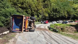 Saobraćajna nesreća na putu Foča - Gacko, poginuo vozač kamiona, prevrnut kamion/Rtrs