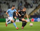 epa09468564 Malmo's Antonio Colak and Juventus' Matthijs de Ligt battles for the ball during the UEFA Champions League group H soccer match between Malmo FF and Juventus FC at Malmoe New Stadium in Malmoe, Sweden, 14 September 2021. EPA/Andreas Hillergren/TT SWEDEN OUT/Foto: Andreas Hillergren/tt